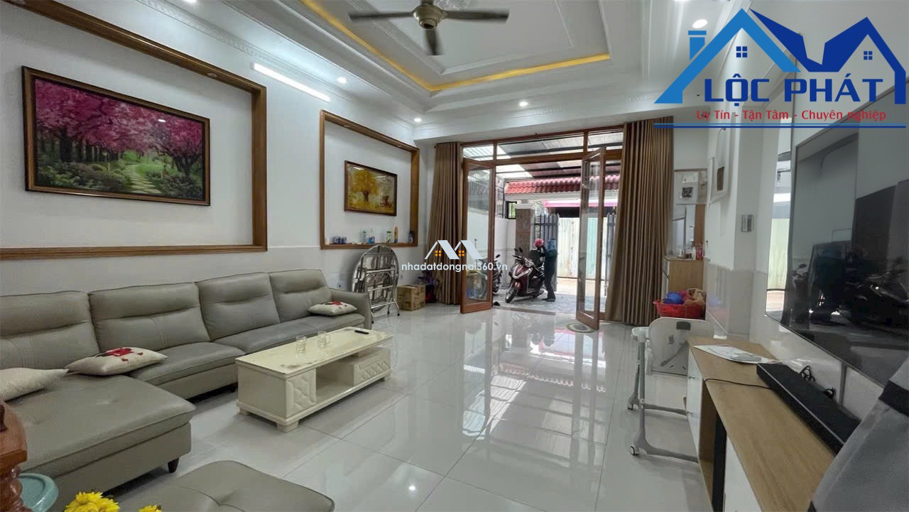 Bán căn nhà 1 trệt 2 lầu gần Siêu Thị BigC Phường Long Bình Tân, Tp Biên Hoà giá 4 tỷ2