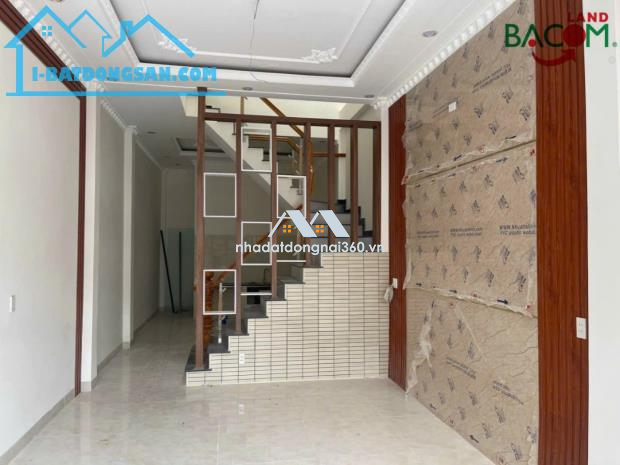 Nhà 1 Trệt 1 Lầu Tân Phong, SHR thổ cư 100%, đường xe tải gần chợ Bà Thức, giá 1,9tỷ quá