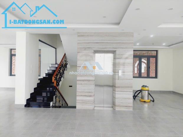 Cho thuê biệt thự D2D, P Thống Nhất Biên Hoà. dt sàn 750m2 giá 80 triệu/ tháng