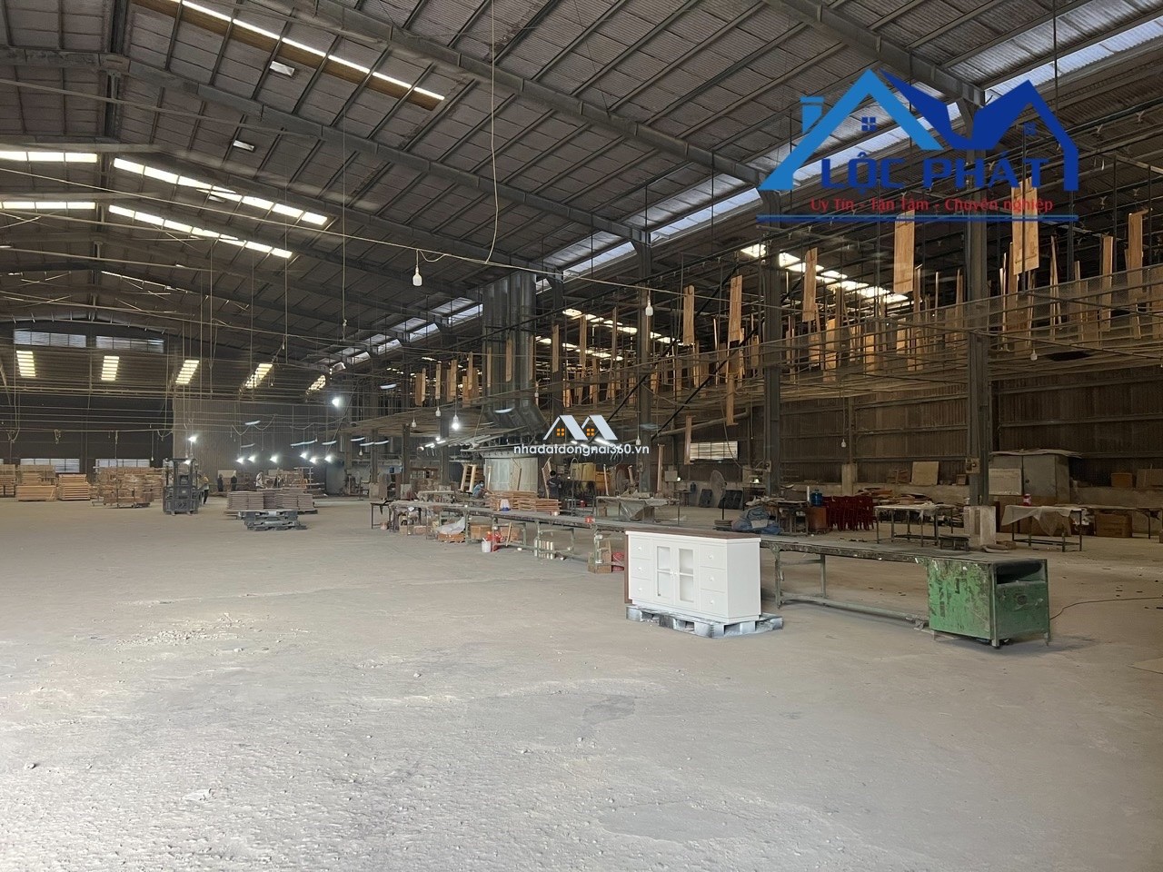 Cho thuê nhà xưởng 5000m2 giá 200 triệu Thiện Tân-Vĩnh Cửu-Đồng Nai