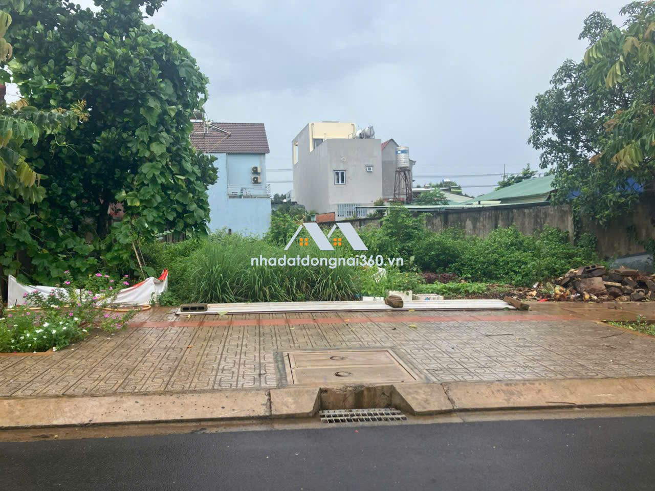 444m2 có 200m2 đất thổ cư, Hơn 13,5m Mặt tiền đường lớn, vỉa hè, cây xanh đầy đủ. Vị trí trung tâm