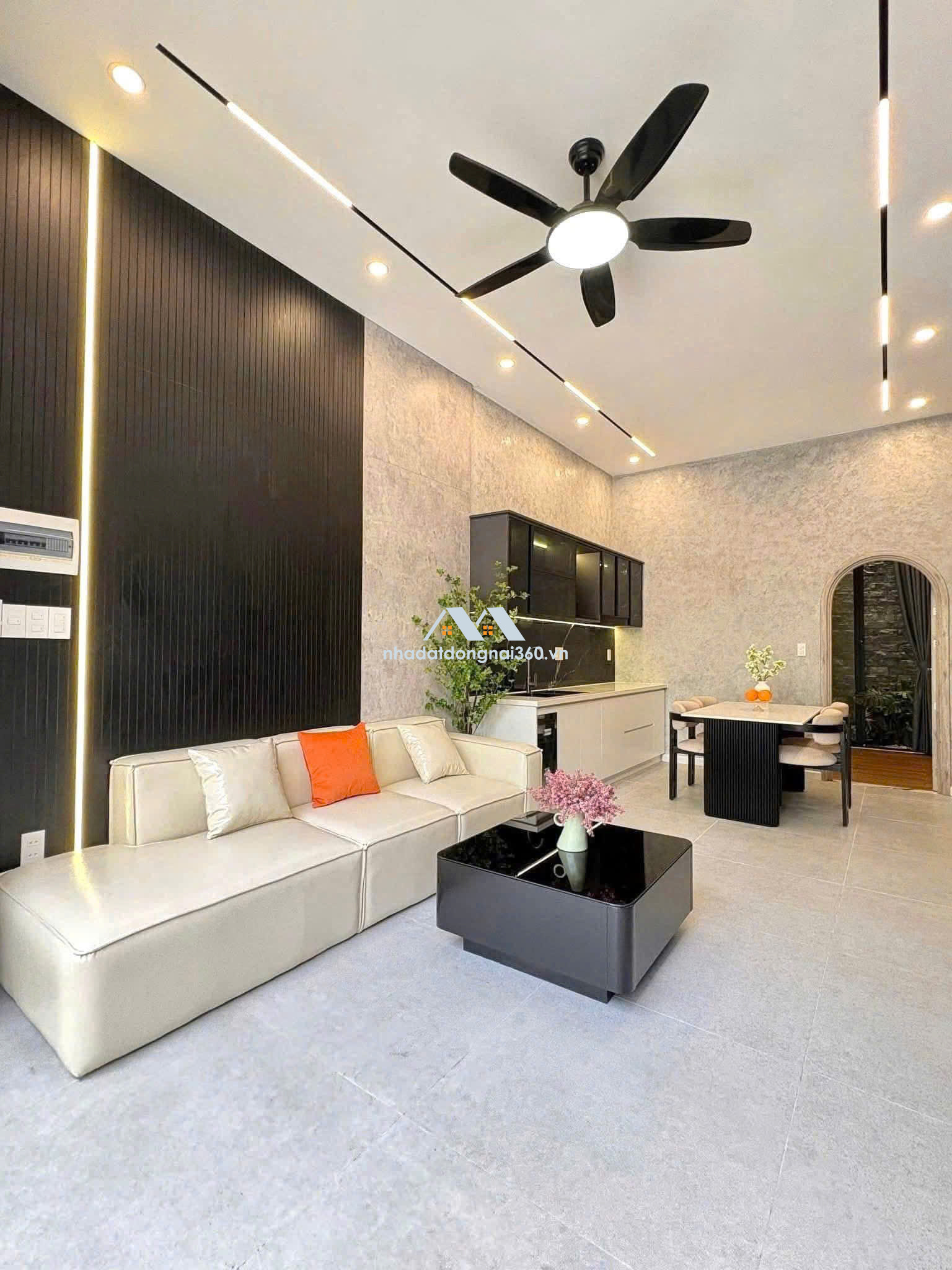 Bán nhà lầu 140m2 gần Hồ Bơi Phương Nam Trung tâm KP2 Trảng Dài TP Biên Hòa có 2,79 tỷ