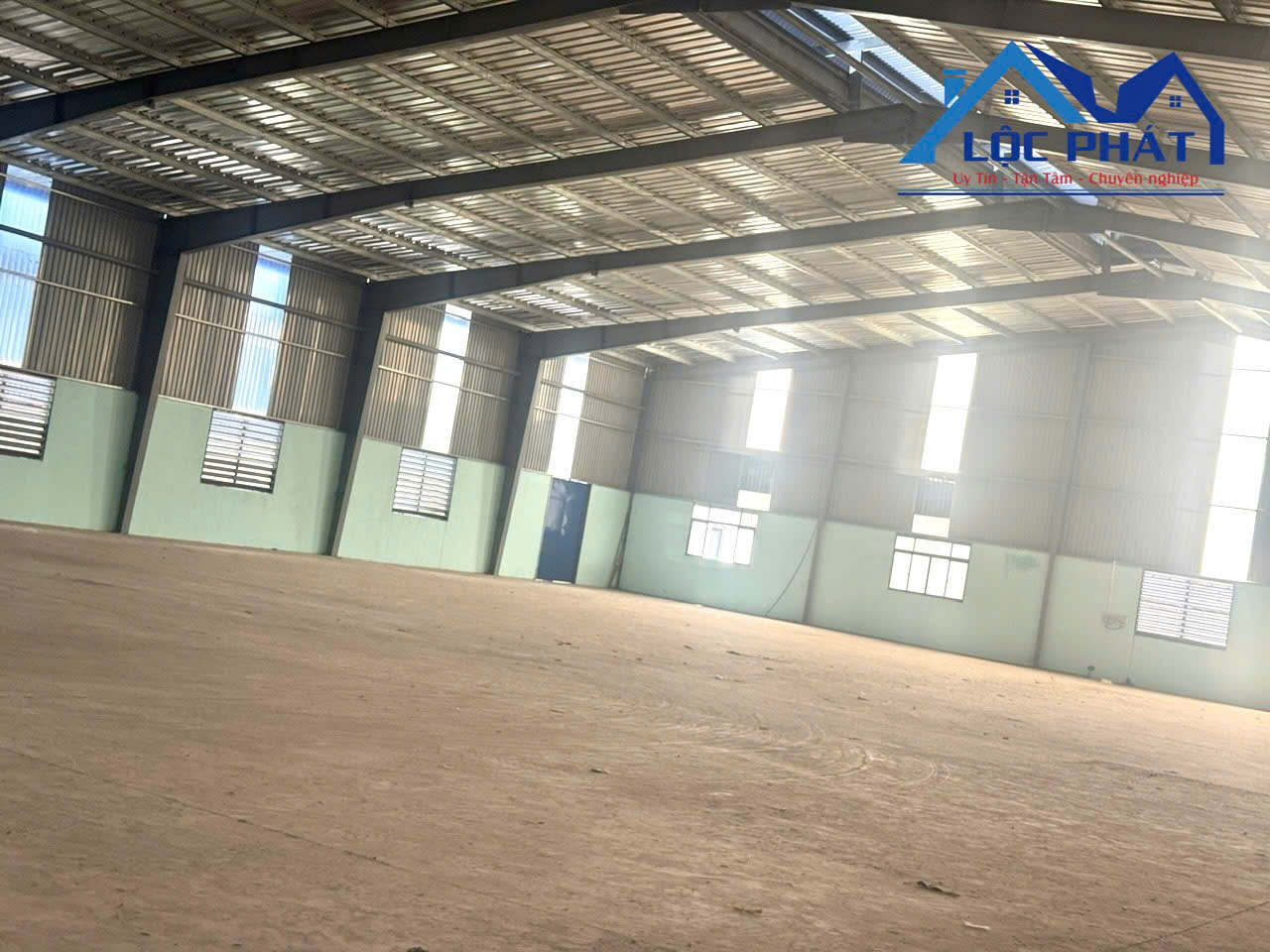 Cho thuê kho xưởng 2200m2 giá chỉ 75 triệu. Vĩnh Cửu-Đồng Nai