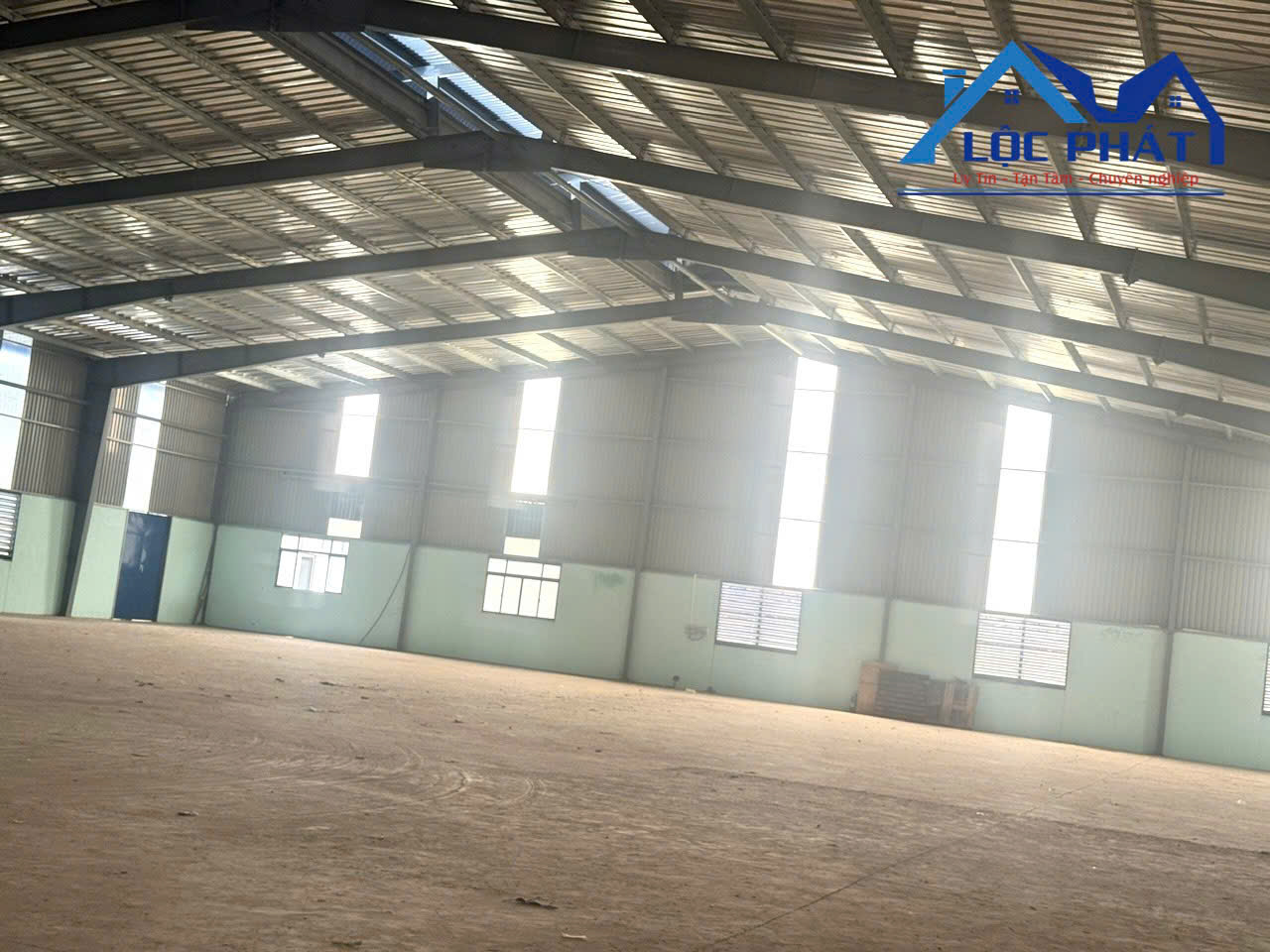 Cho thuê nhà xưởng 2.240m2 giá rẻ chỉ 75 triệu. Vĩnh Cửu-Đồng Nai