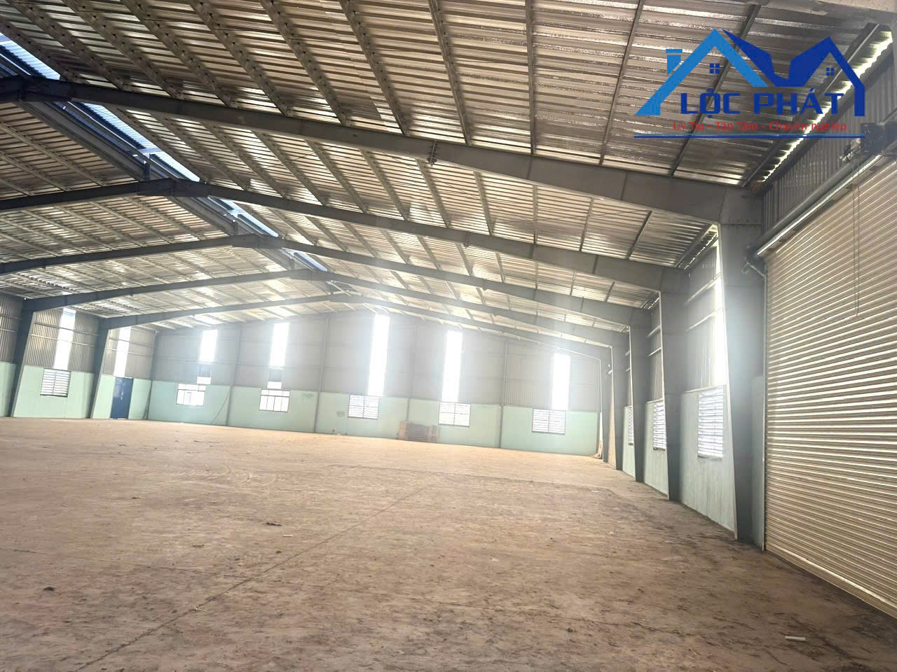 Cho thuê nhà xưởng 2.240m2 giá rẻ chỉ 75 triệu. Vĩnh Cửu-Đồng Nai