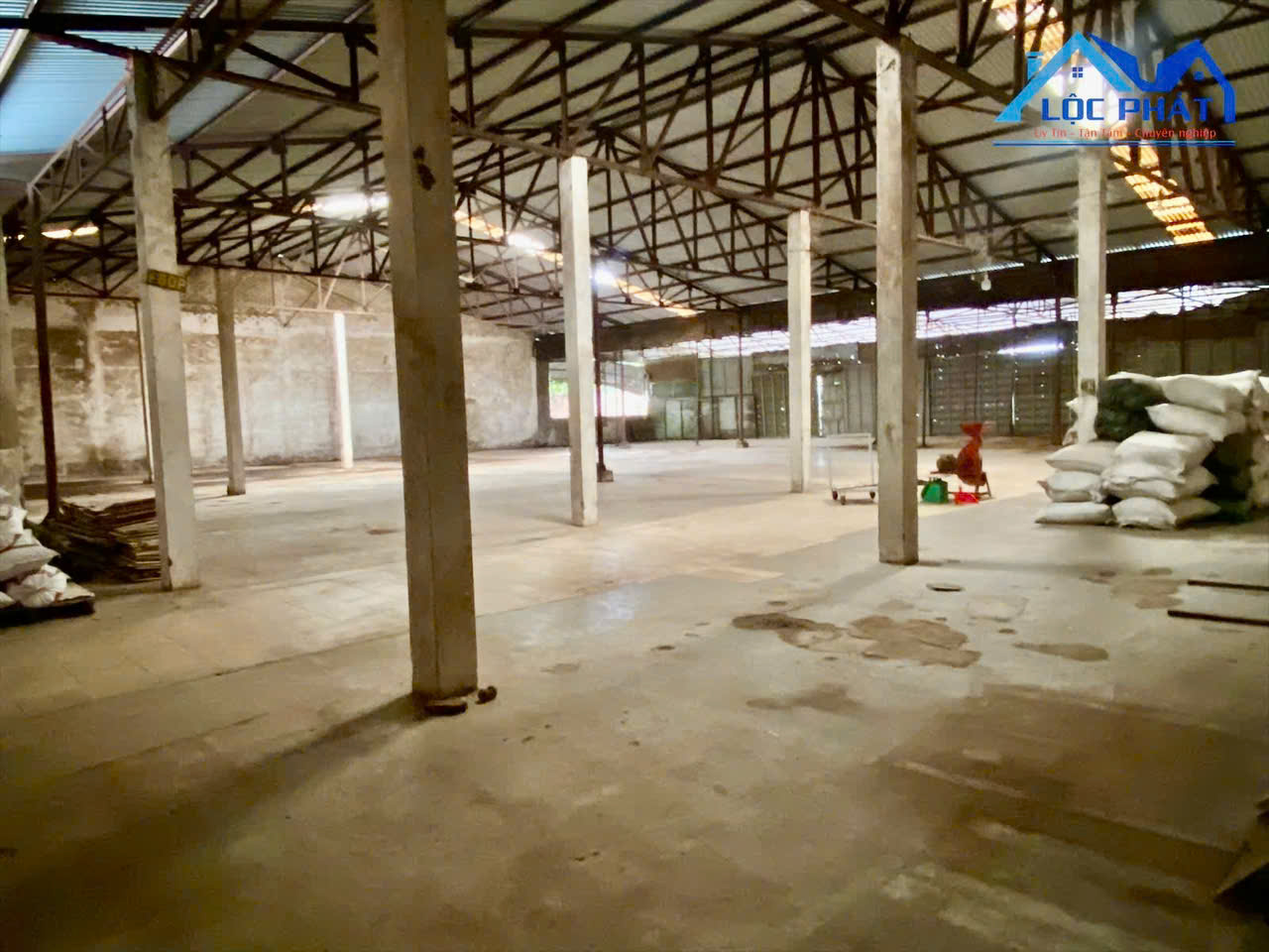 Cho thuê nhà xưởng 2400m2 giá chỉ 48 triệu. Phước Tân-Biên Hòa-Đồng Nai