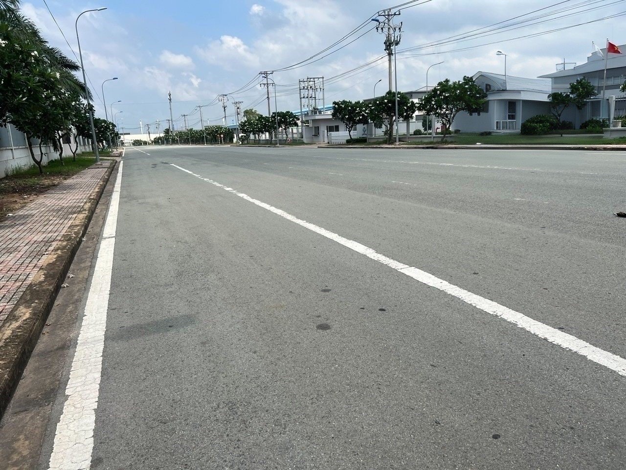 Cho thuê nhà xưởng 2.600m2 giá chỉ 290 triệu. Trong KCN Long Thành-Đồng Nai