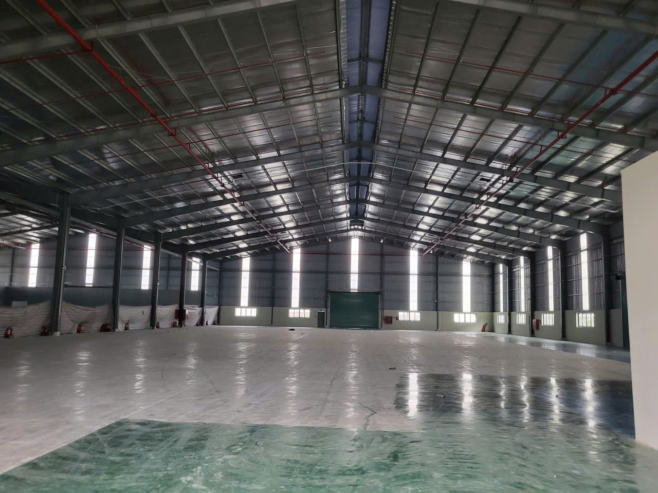 Cho thuê nhà xưởng 2.600m2 giá 290 triệu (4,3usd/m2) KCN Long Thành-Đồng Nai