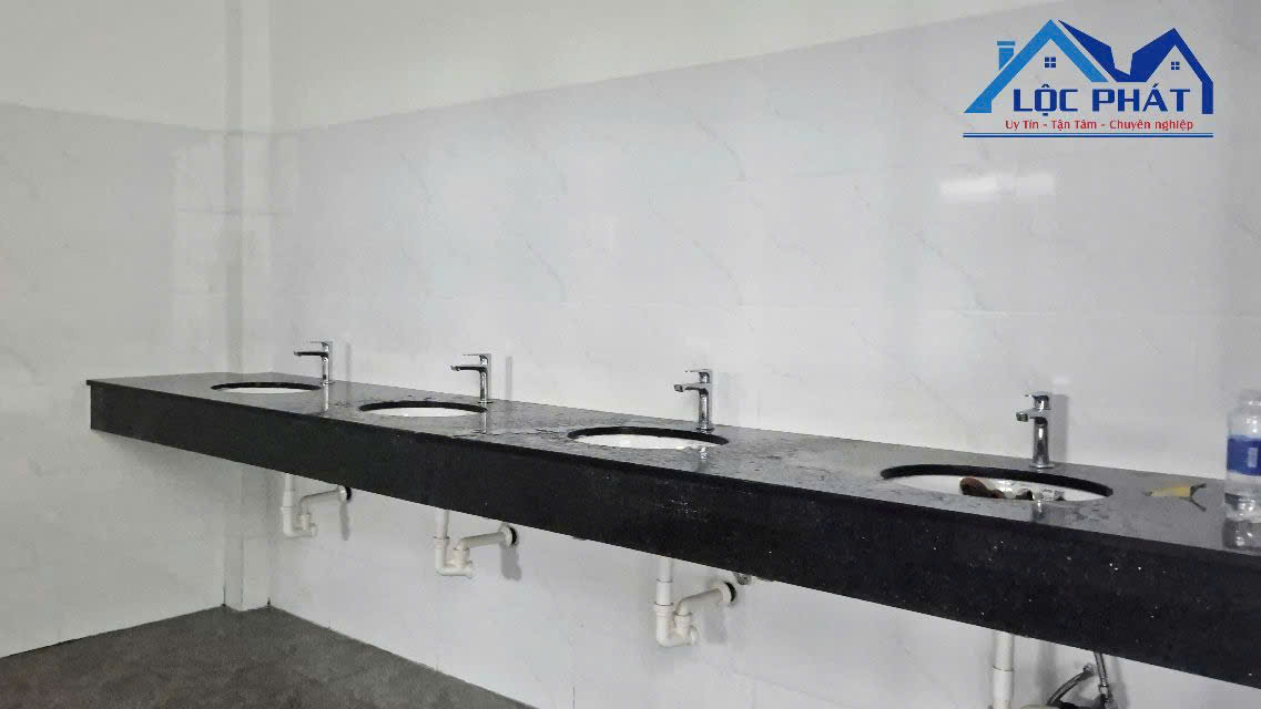 Cho thuê kho trong KCN Biên Hòa dt 23000m2 giá chỉ 95 nghìn/m2