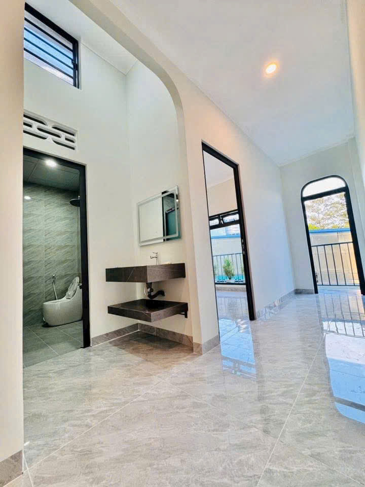 BÁN NHÀ 1 T 1 L - 100M2 HIỆN ĐẠI - CHỢ QUANG THẮNG, TRẢNG DÀI, BIÊN HÒA. GIÁ: 2 TỶ 480