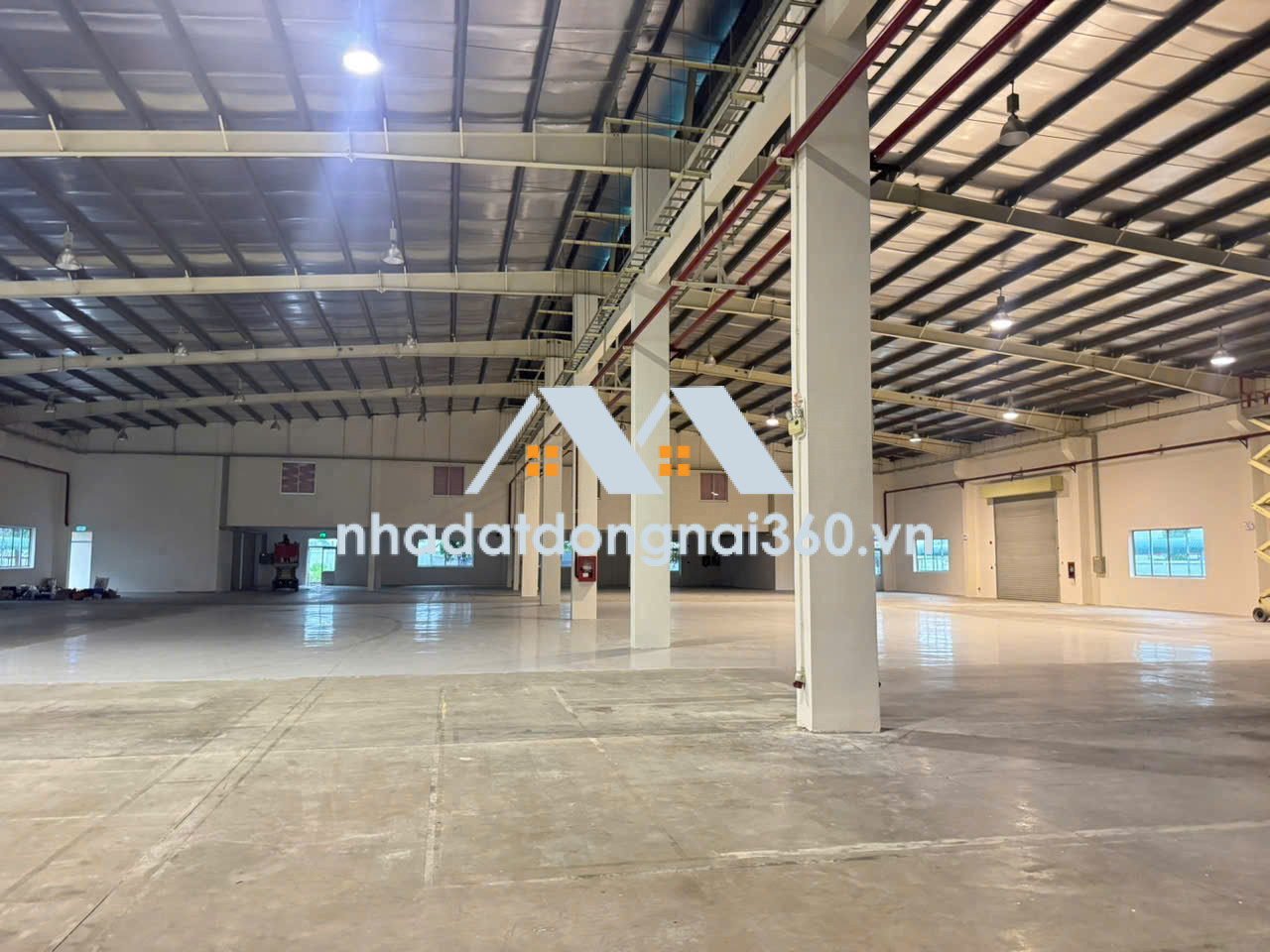 CHO THUÊ XƯỞNG 2.700M2 TRONG KCN BIÊN HÒA GẦN QUỐC LỘ 1A . GIÁ 5,8USD/M2/THÁNG