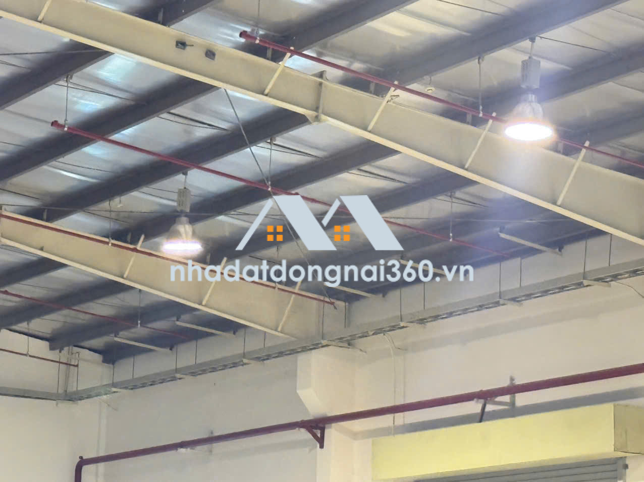 CHO THUÊ XƯỞNG 2.700M2 TRONG KCN BIÊN HÒA GẦN QUỐC LỘ 1A . GIÁ 5,8USD/M2/THÁNG