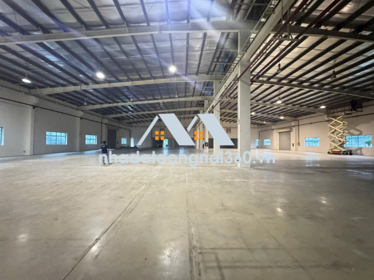 CHO THUÊ XƯỞNG 2.700M2 TRONG KCN BIÊN HÒA GẦN QUỐC LỘ 1A . GIÁ 5,8USD/M2/THÁNG