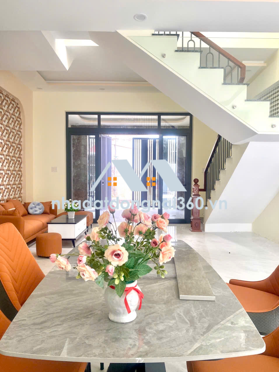 NHÀ LẦU 105M2 THỔ CƯ 3 PHÒNG NGỦ, SÂN, ĐƯỜNG XE HƠI, TÂN PHONG, BIÊN HÒA. GIÁ 3TỶ