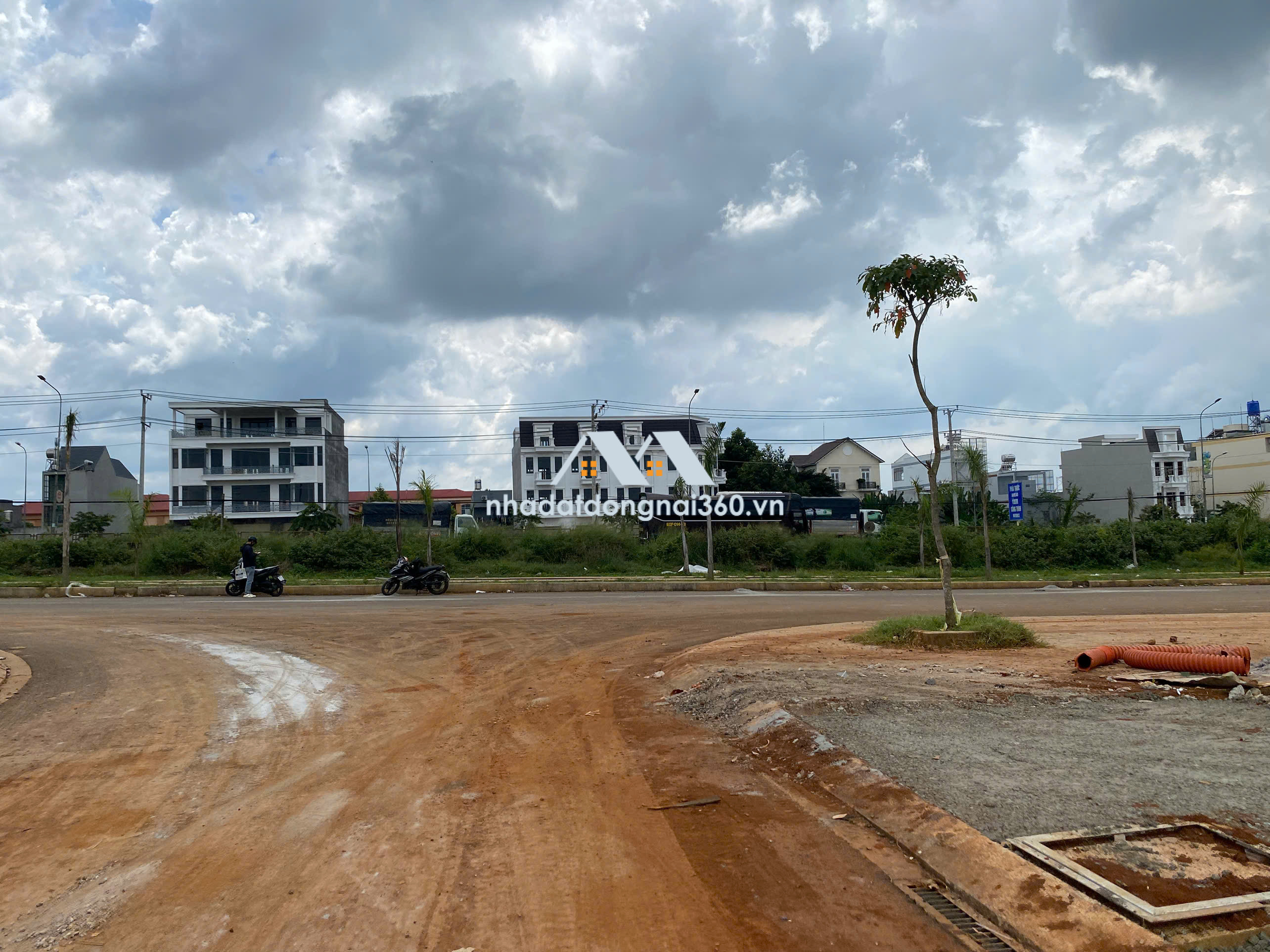 Bán nhanh đất Dầu Giây sổ đỏ, vị trí đẹp, giao thông thuận tiện mọi hướng