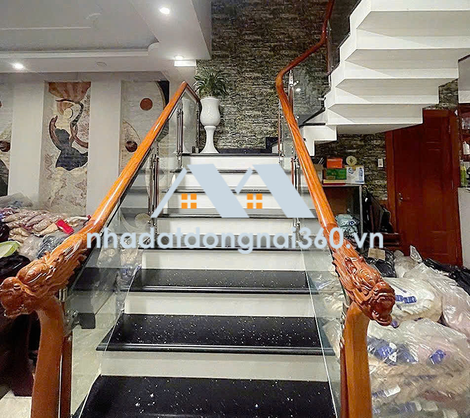 Bán nhà mặt phố tại Phường Long Hưng, Đồng Nai giá 10 tỷ  500 triệu