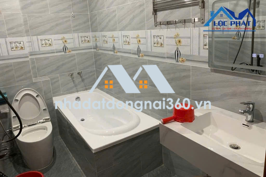 Bán cặp Khách Sạn đang kd tại Xuân Lộc Đồng Nai 9900m2 giá 200 tỷ