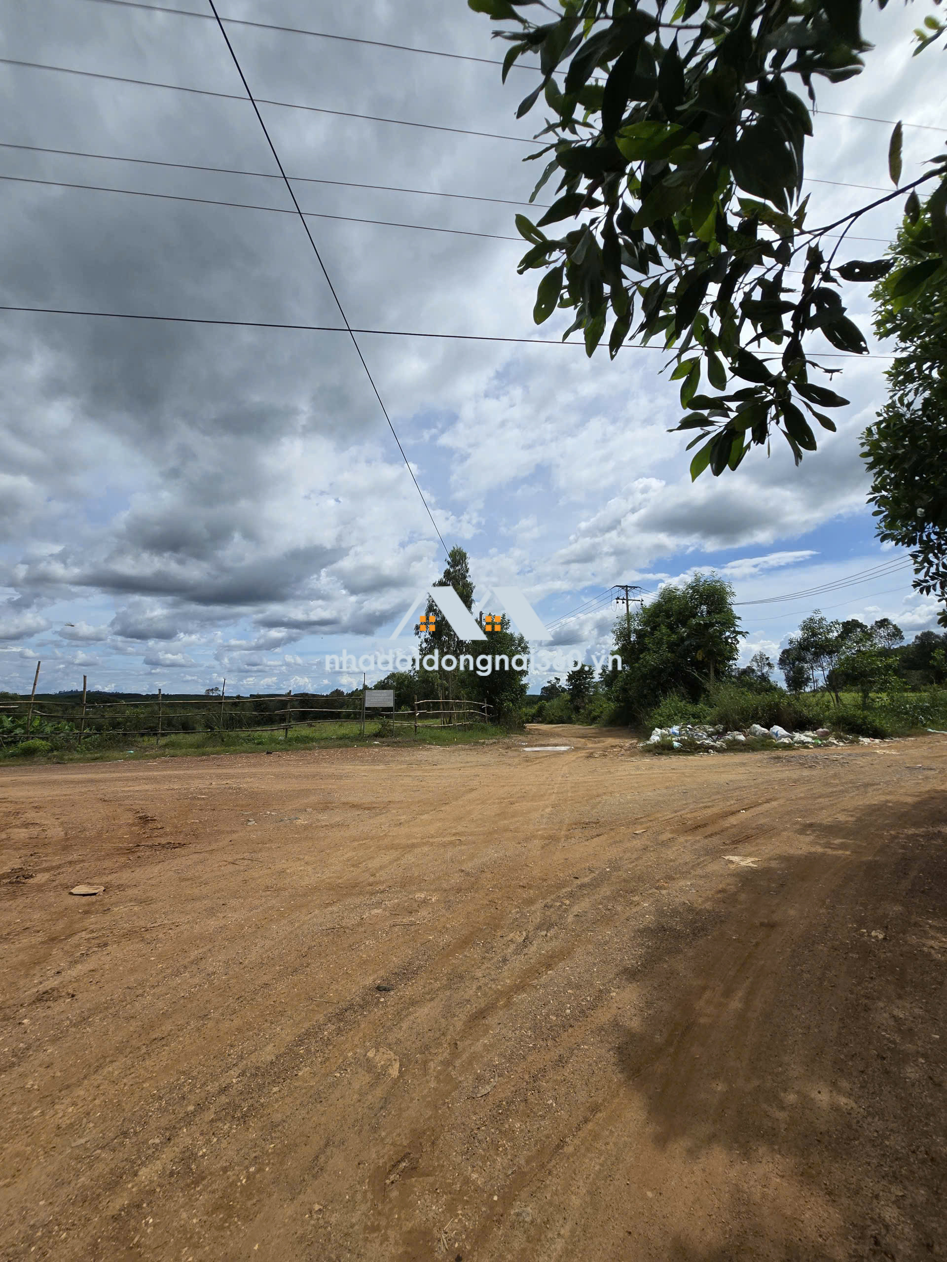 Cần bán gấp lô đất ở Phú Ngọc Định Quán Đồng Nai GIÁ 600TR/THÁNG