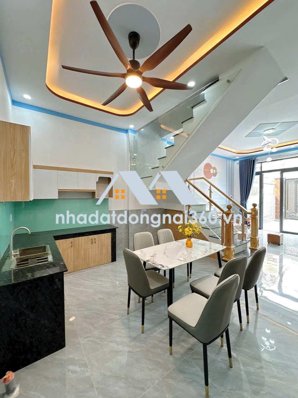 BÁN nhà 1 trệt 1 lầu sổ riêng thổ cư. Có 4 phòng ngủ.