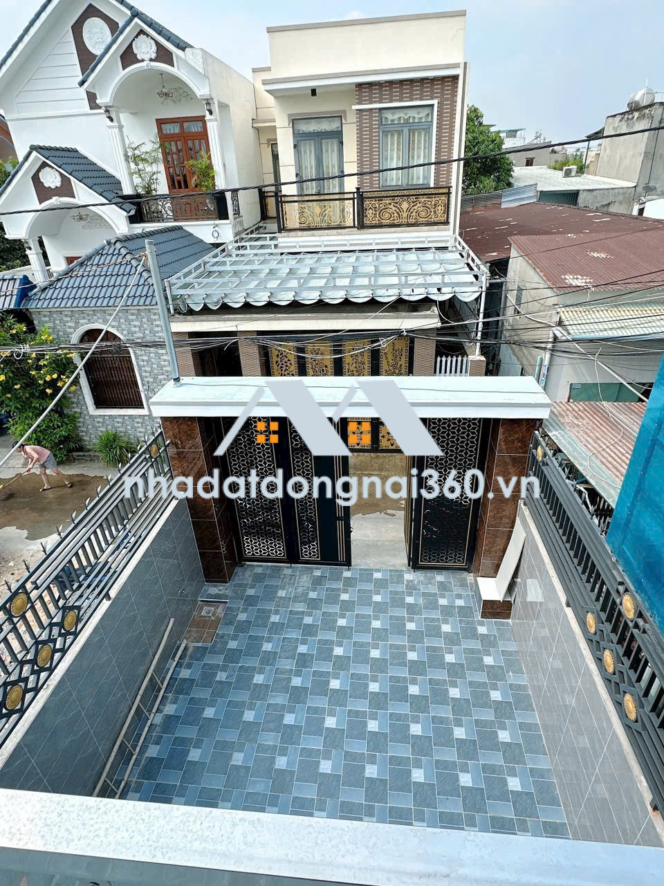 BÁN nhà 1 trệt 1 lầu sổ riêng thổ cư. Có 4 phòng ngủ.