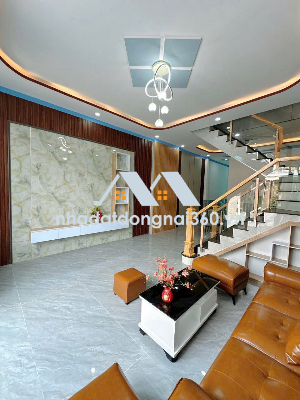 BÁN nhà 1 trệt 1 lầu sổ riêng thổ cư. Có 4 phòng ngủ.