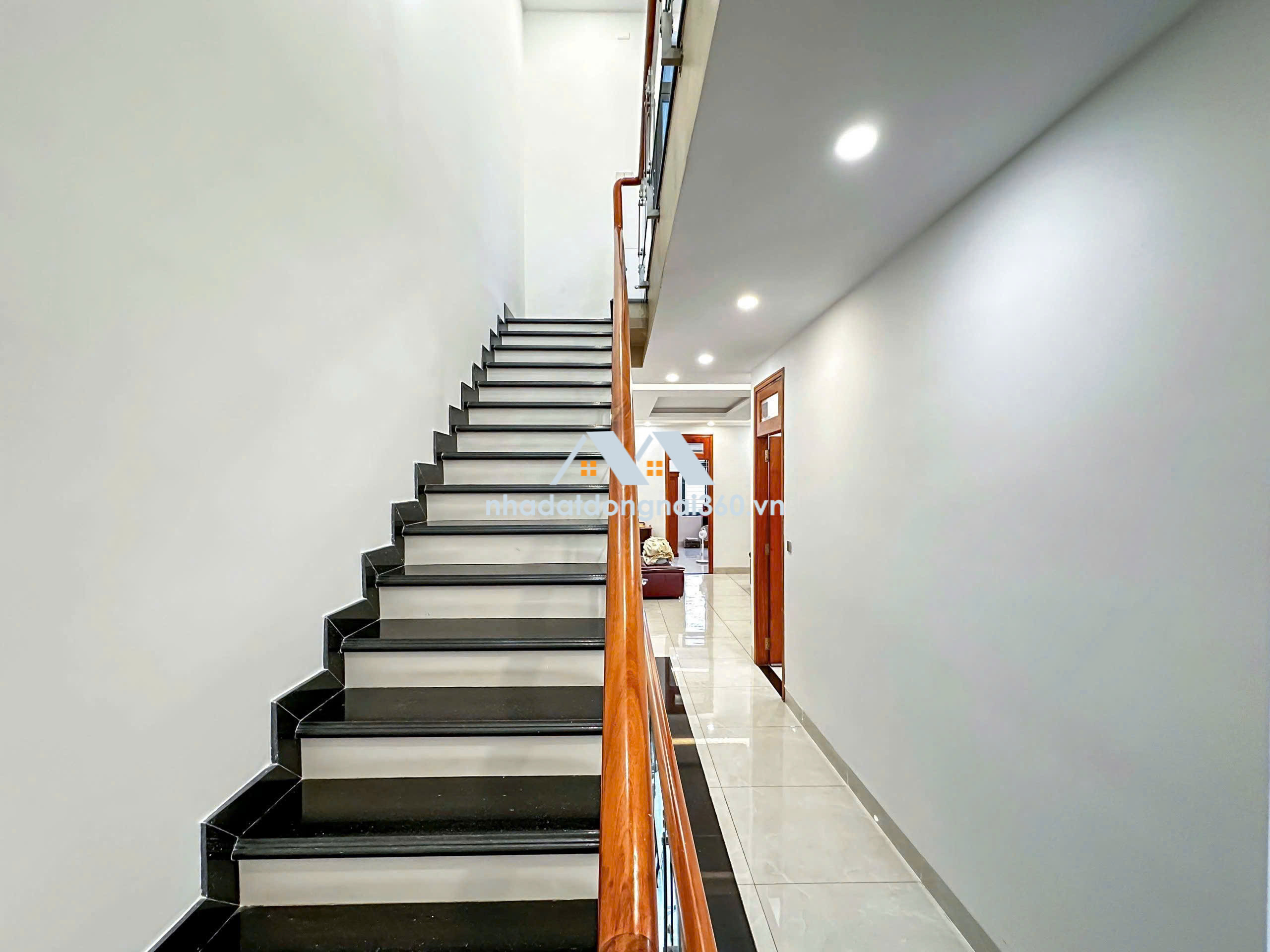 NHÀ ĐẸP LONG HƯNG – 1 TRỆT 2 LẦU – SÂN XE HƠI – GIÁ CHỈ 6,5 TỶ
