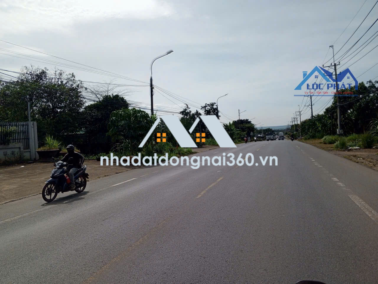 BÁN ĐẤT MẶT TIỀN QUỐC LỘ 20 GẦN 30.000M². CÓ 300M² THỔ CƯ. GIÁ BÁN 22 TỶ