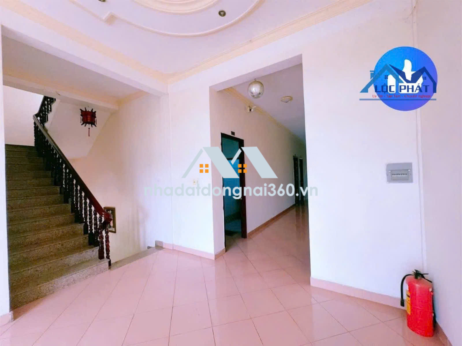 Bán Khách Sạn 1 trệt 2 lầu tại Phường Hóa An TP Biên Hòa dt 800m2 giá 30 tỷ