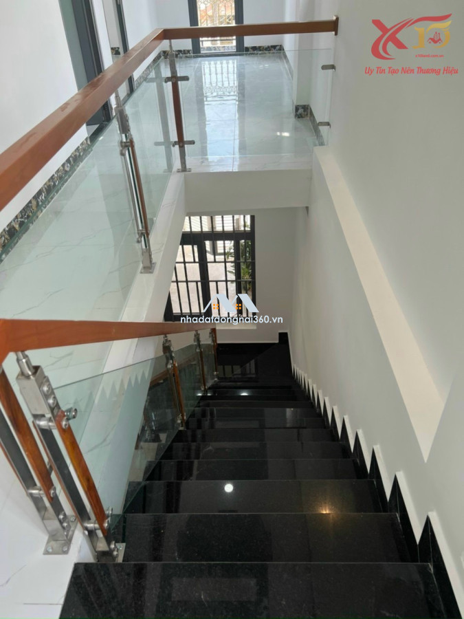Bán nhà lầu 62m2 góc 2 Mặt Tiền sổ riêng TC gần chợ Trảng Dài,Biên Hoà